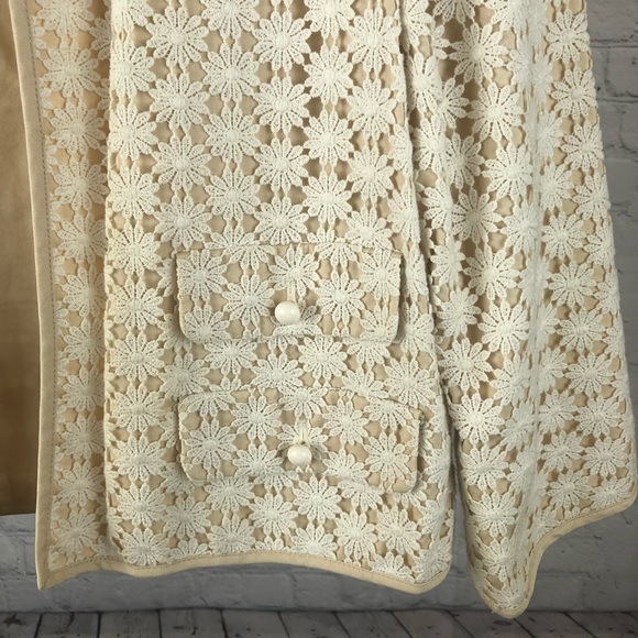 Women’s Talbots tan jacket featuring crochet floral overlay size 10 - Picture 3 of 11